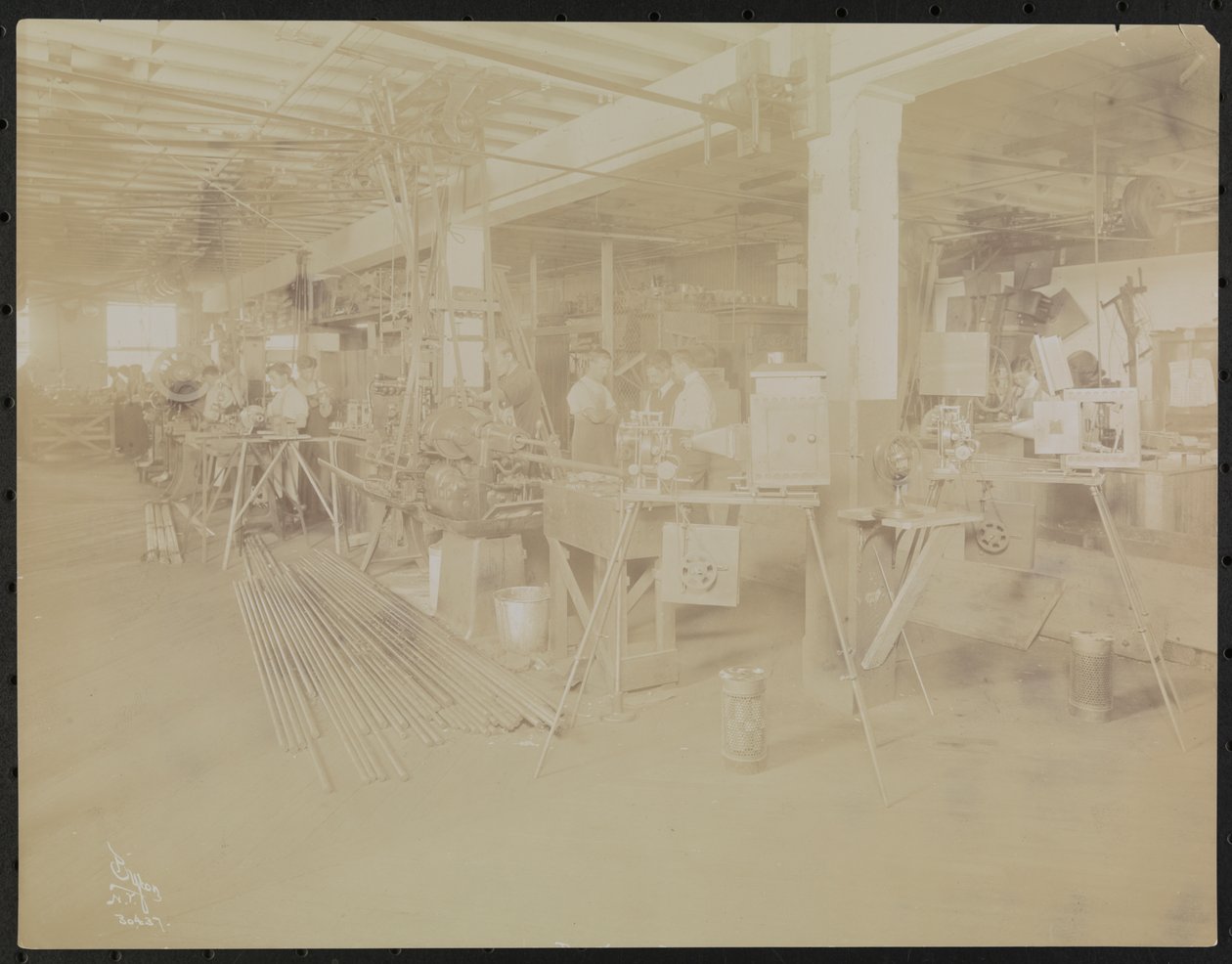 Filmová laboratoř Dressler & Co. s pracujícími lidmi, New York od Company Byron