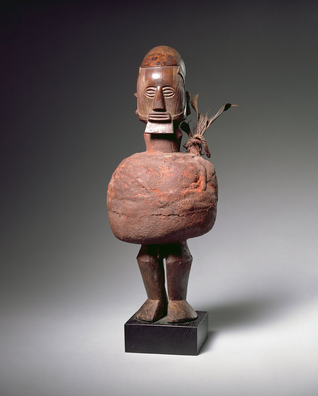 Nkisi duchovní postava (dřevo, hlína, textil a peří) (viz také 181654) od Congolese