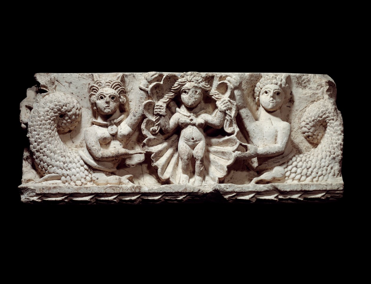 Koptské umění: zrození Venuše (Aphrodite). vápencový reliéf z Egypta. 5. století našeho letopočtu. Slunce 0,71x0,29 m Paříž, musee du Louvre od Coptic