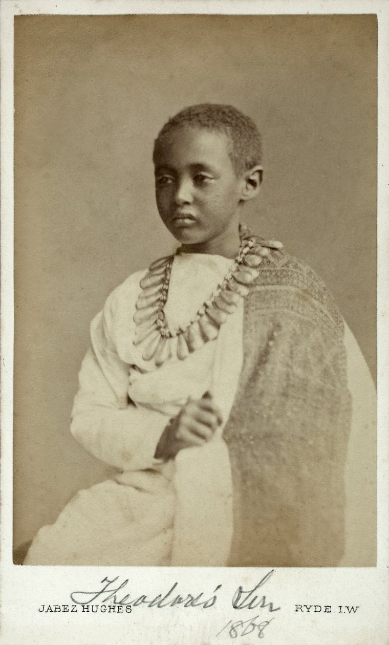 Princ Alamayu, syn císaře Theodora II Habešského, Ryde, Anglie, 1868 (tisk alba) od Cornelius Jabez Hughes