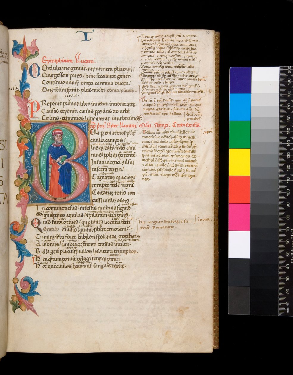 Ms 325. Lucan, Bellum Civile a další díla, f.10r. Iluminovaná iniciála [B], obývá celovečerní autorský portrét, zasahující do částečného okraje listů, cca 1400-10 (pergamen) od Cristoforo Cortese