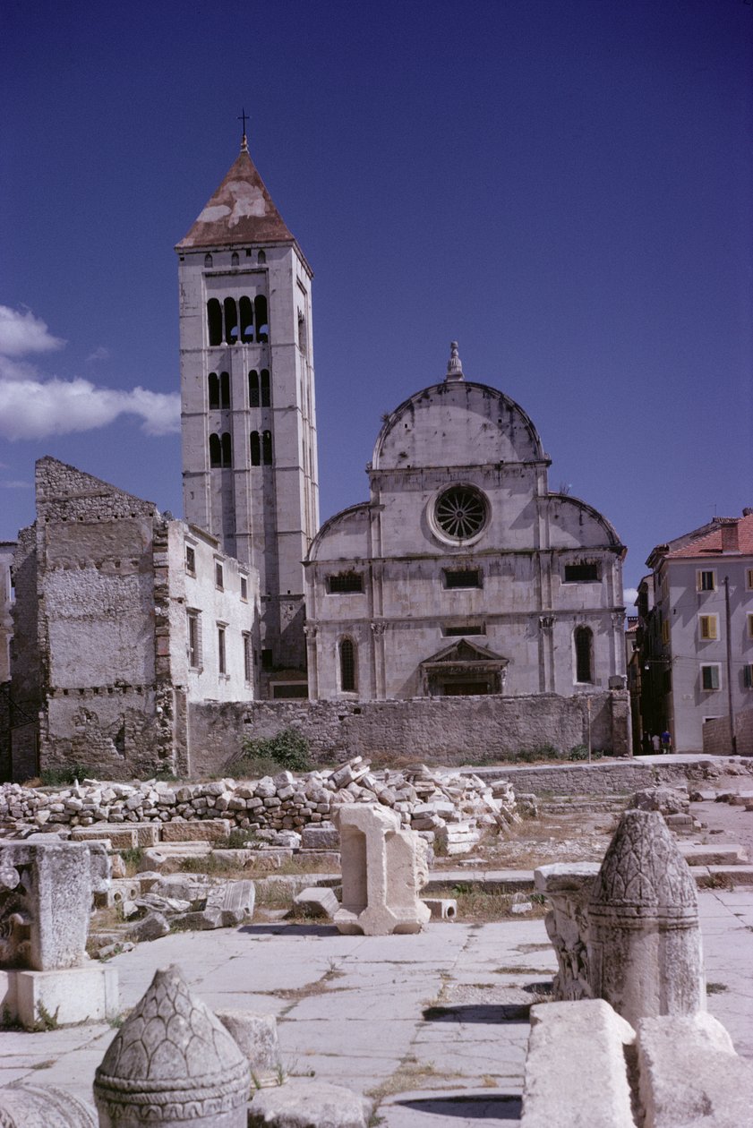 Průčelí kostela, postavený 1091 od Croatian School