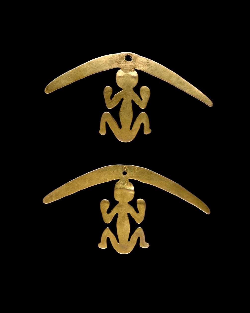 Pair of Ear Dangles, 600-1600 n. l. (tečené a broušené zlato) od Culture Nariño