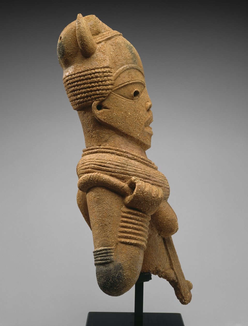 Hlava a trup ženské postavy, oblast Jos Plateau, Nigérie, 500 př. n. l. – 200 n. l. (hliněné zboží) od Culture Nok