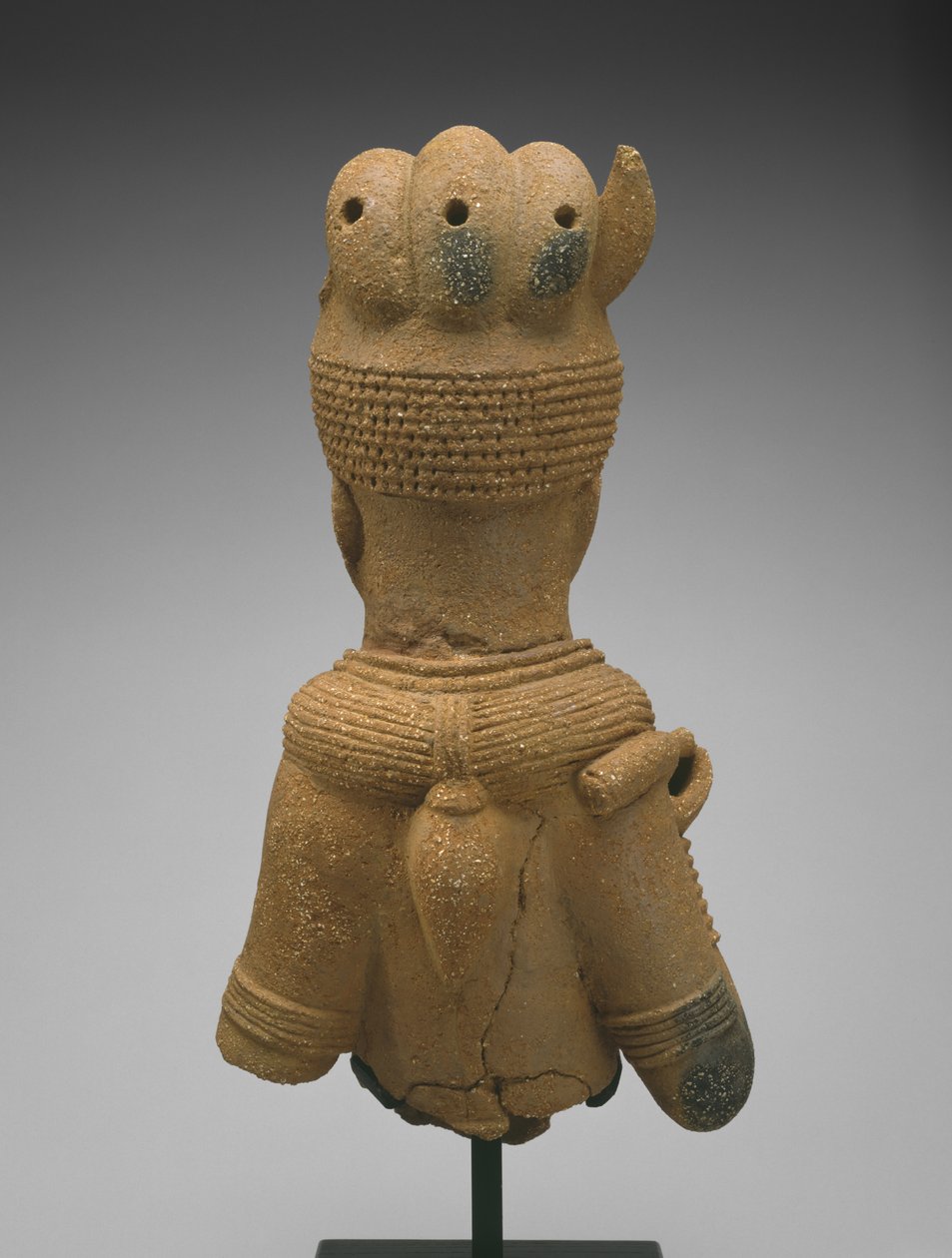 Hlava a trup ženské postavy, oblast Jos Plateau, Nigérie, 500 př. n. l. – 200 n. l. (hliněné zboží) od Culture Nok
