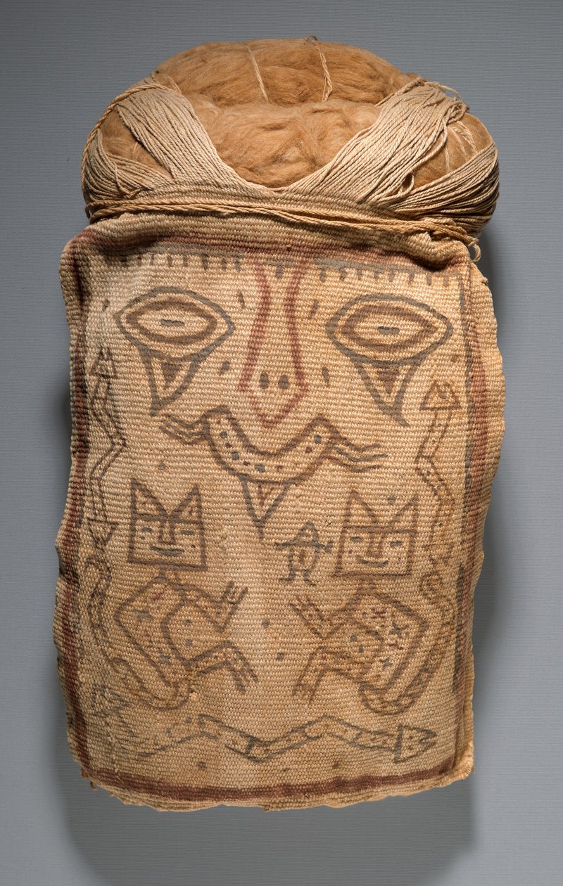Falešná hlava pro pohřební svazek nebo masku mumie, 200-100 př. (bavlna a pigmenty) od Culture Paracas