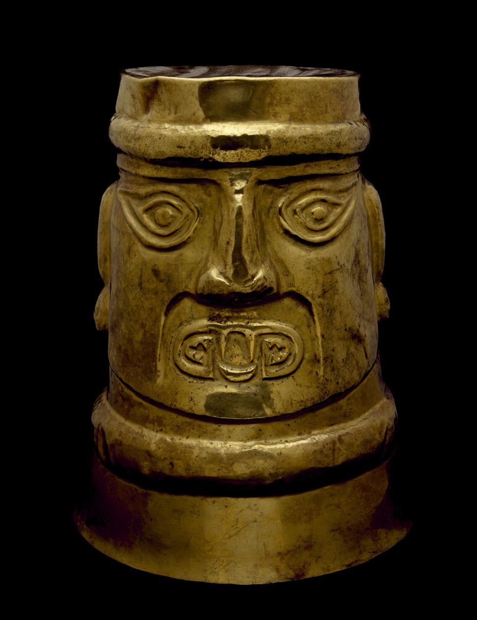Kádinka zobrazující božstvo se sikánskýma očima a tesáky, 800-1350 n. l. (zlato) od Culture Sicán