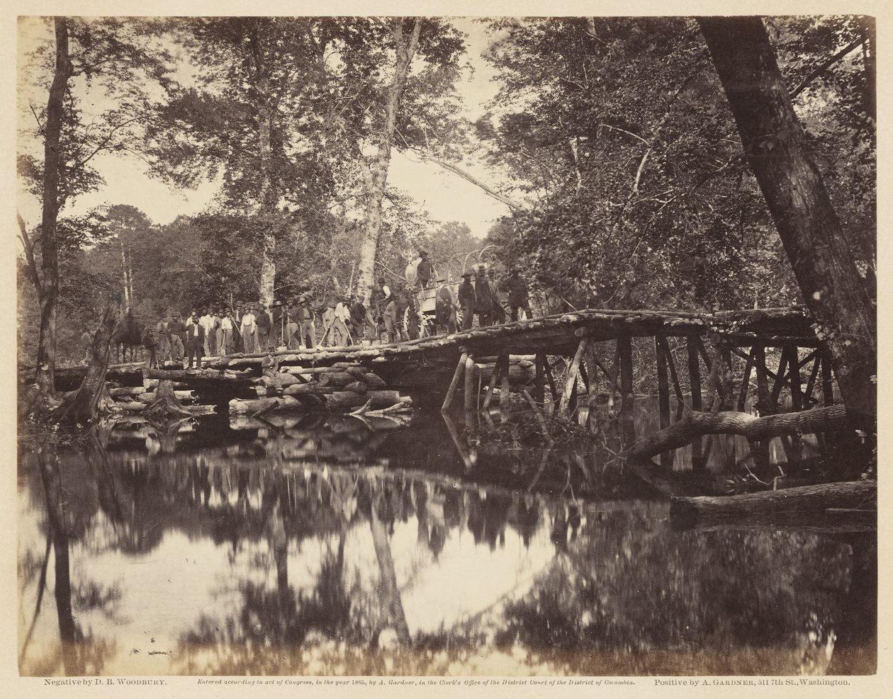 Vojenský most přes Chickahominy. Negativ D. B. Woodbury; pozitiv od A. Gardnera, červen 1862 (tisk alba na tkaném papíře) od David B. Woodbury