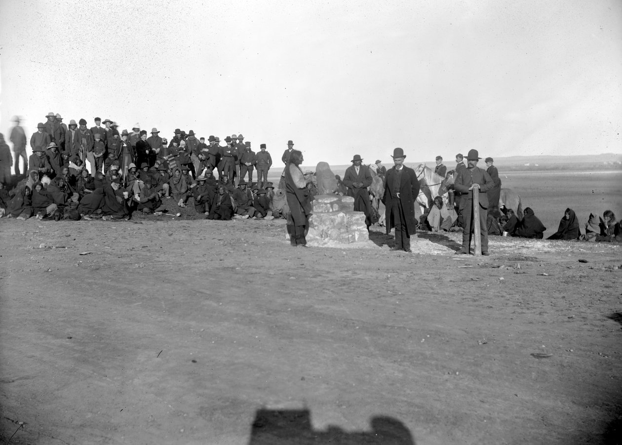 Zasvěcení Standing Rock, major McLaughlin a Sitting Bull v popředí, 80. léta 19. století od David Frances Barry