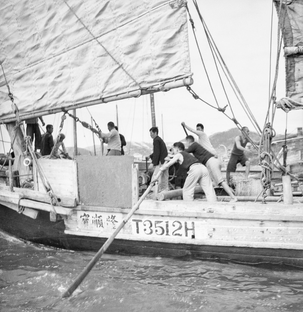 Velmi blízký pohled na malý hongkongský obchodník T3512H, který je na lebce v Sham Shui Po v Hongkongu. od David Watkin Waters