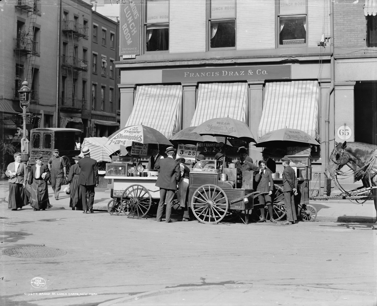 Obědové vozíky na Broad St., New York, NY, kolem roku 1906 od Detroit Publishing Co.