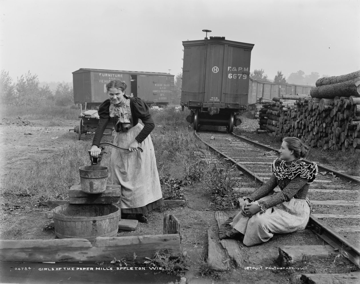Dívky z papíren, Appleton, Wisconsin, c.1880-99 od Detroit Publishing Co.
