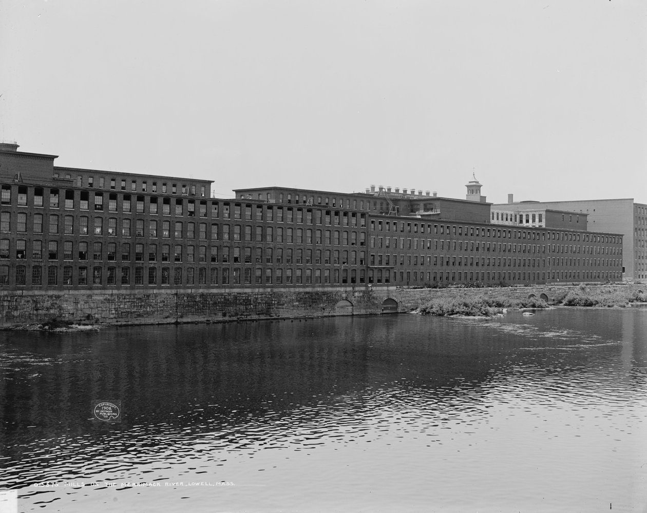 Mills on the Merrimack River, Lowell, Massachusetts, c.1908 od Detroit Publishing Co.