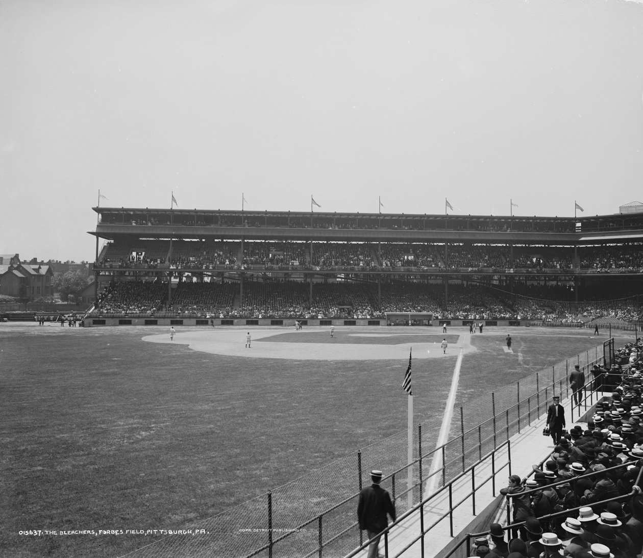 Bleachers, Forbes Field, Pittsburgh, Pennsylvania, kolem 1900-15 od Detroit Publishing Co.