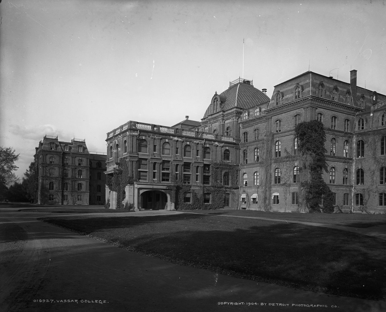 Vassar College, Poughkeepsie, New York, kolem roku 1904 od Detroit Publishing Co.