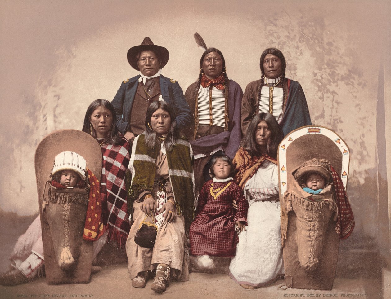 Náčelník Ute Severo a rodina, c. 1885, vydáno 1900. Tvůrci: Detroit Photographic Company, Charles A. Nast. od Detroit Photographic Company, Charles A. Nast