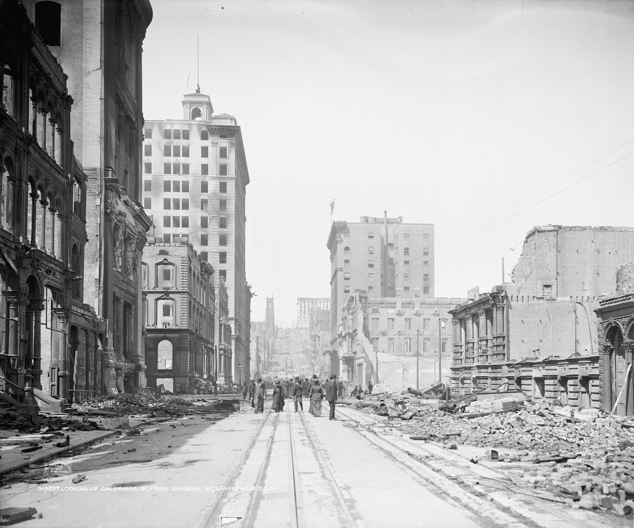 Při pohledu nahoru California Street ze Sansome Street, San Francisco od Detroit Publishing Co.