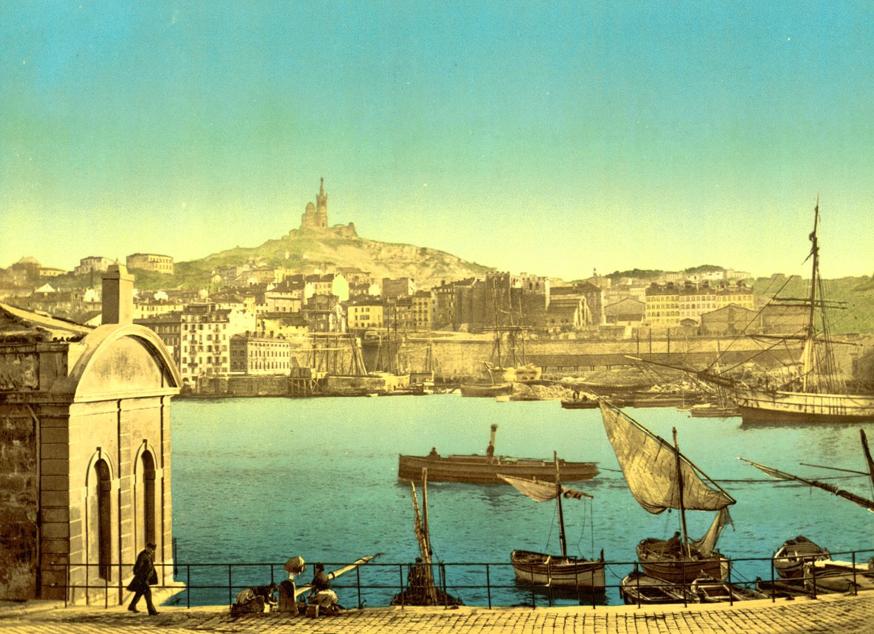 Notre Dame de la Garde z Quai de la Joilette, Marseille, asi 1890-1900 (fotochromový tisk)Francie, od Detroit Publishing Co.
