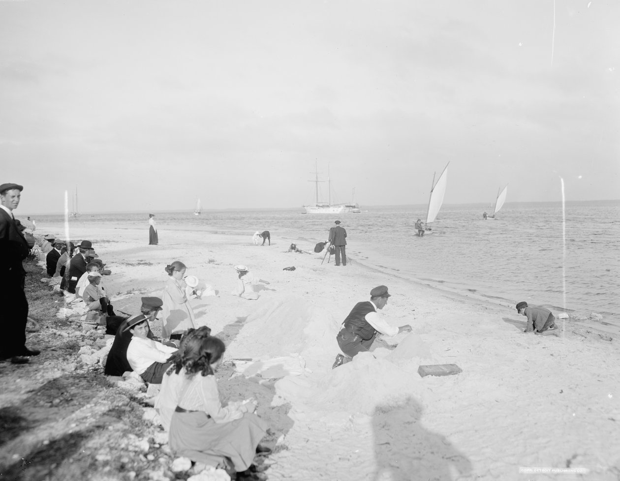 Na břehu Biscayne Bay, Miami, Florida, kolem roku 1905 (černobílá fotografie) od Detroit Publishing Co.