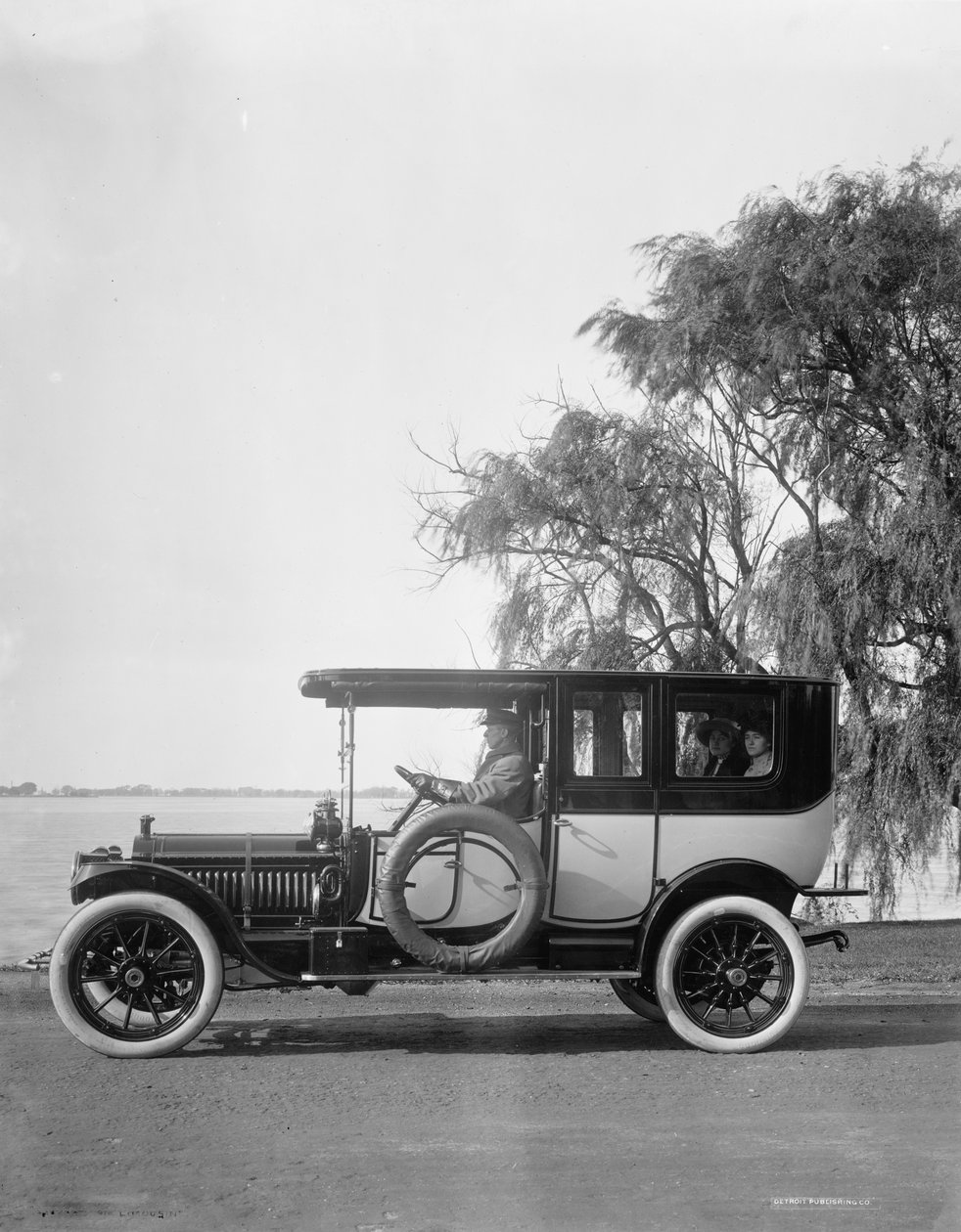 Sedan Packard 1912 od Detroit Publishing Co.