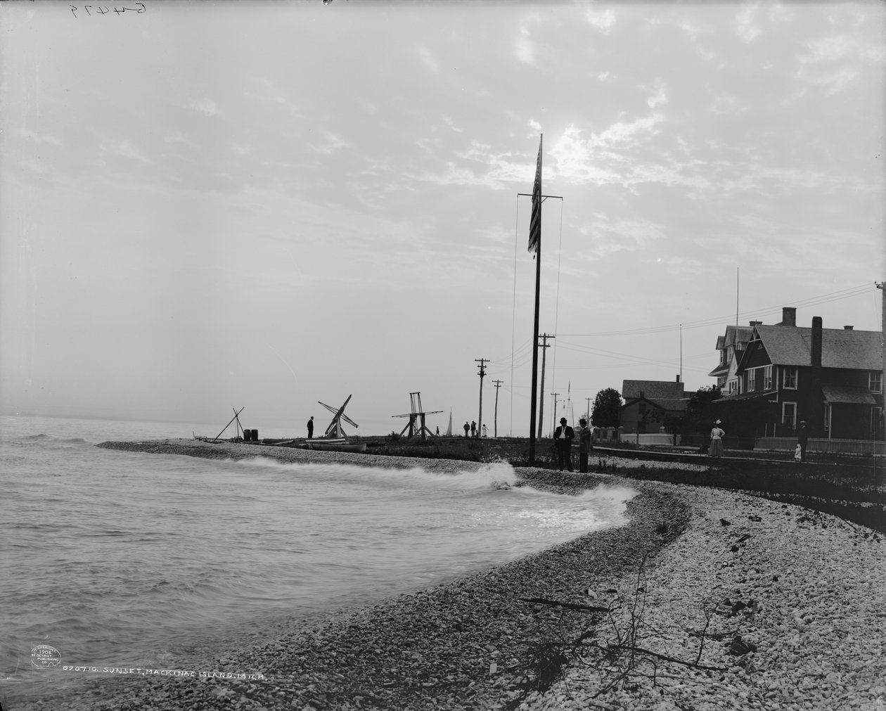 Západ slunce, Mackinac Island, Michigan, cca 1908 (černobílá fotografie) od Detroit Publishing Co.