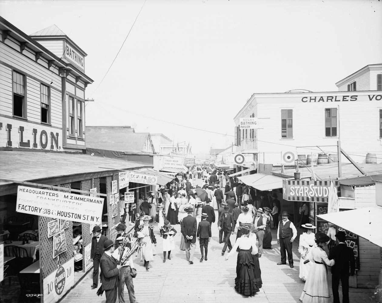 The Bowery looking East, Rockaway, New York od Detroit Publishing Co.