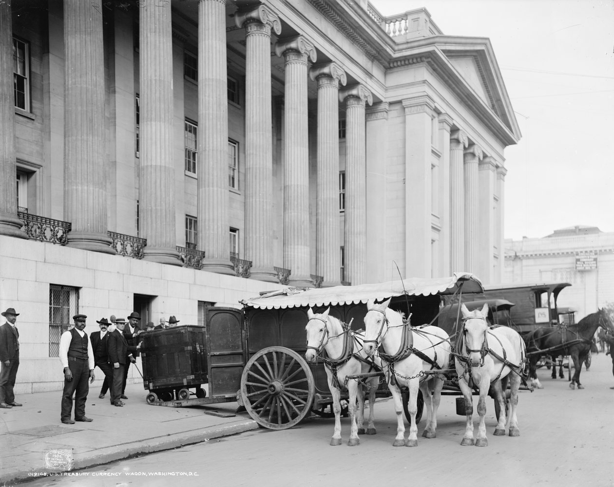 US Treasury Currency Wagon, Washington, D.C., cca 1906 (černobílá fotografie) od Detroit Publishing Co.