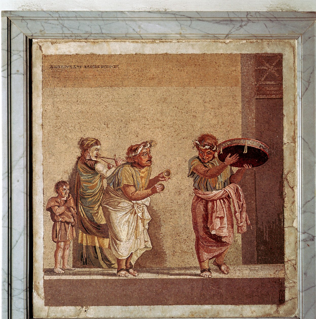 Římská mozaika hudebníků a maskovaných herců ve hře, Pompeje, Itálie od Dioscurides