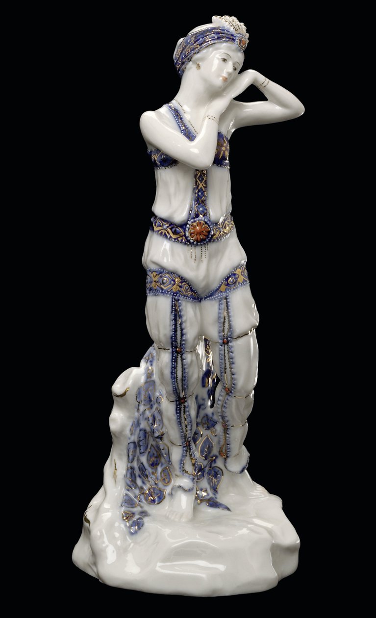 Tamara Karsavina (1885-1978) jako Zobeide v baletu Šeherezáda N. Rimského-Korsakova - Dmitrij Iosifovič Ivanov (1880-1938). Porcelán, přeglazovaná dekorace od Dmitry Iosifovich Ivanov