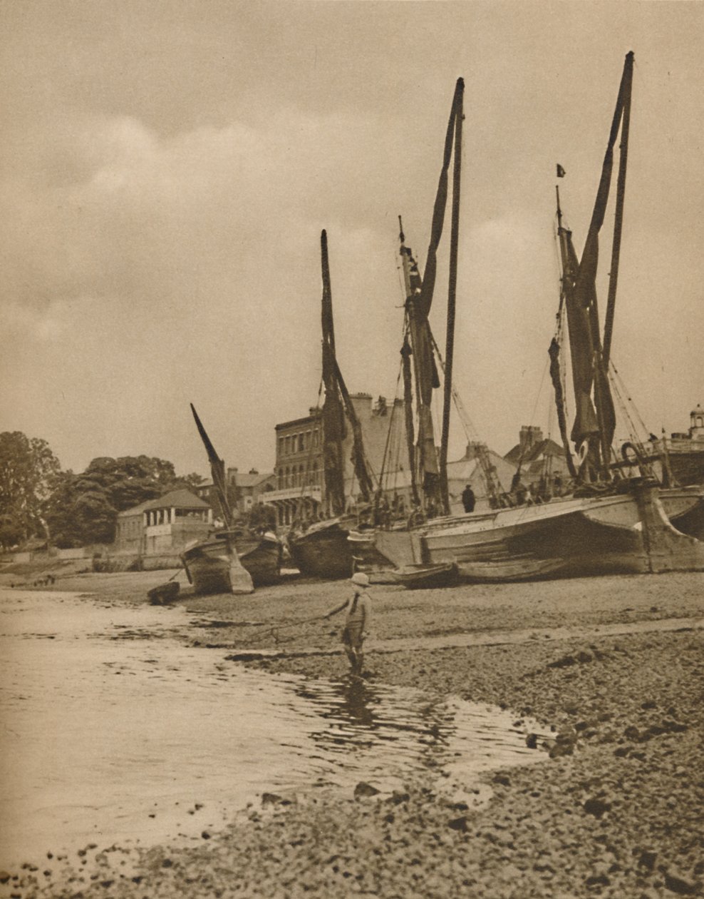 Barges Aground At Mortlake With The Tide at Full Ebb, c1935. od Donald McLeish