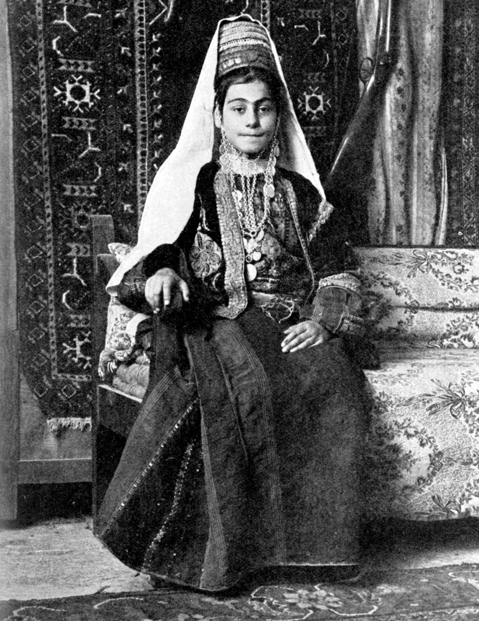 Křesťanská žena ve svatebních šatech, Palestina, 1936. od Donald McLeish