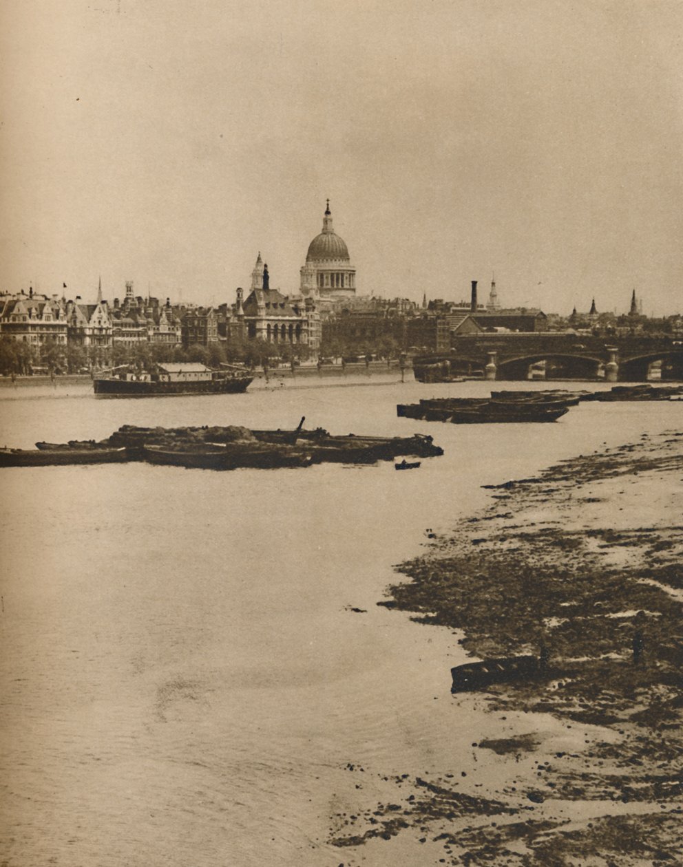 Nábřeží a Blackfriars z South End of Waterloo Bridge, c1935. od Donald McLeish