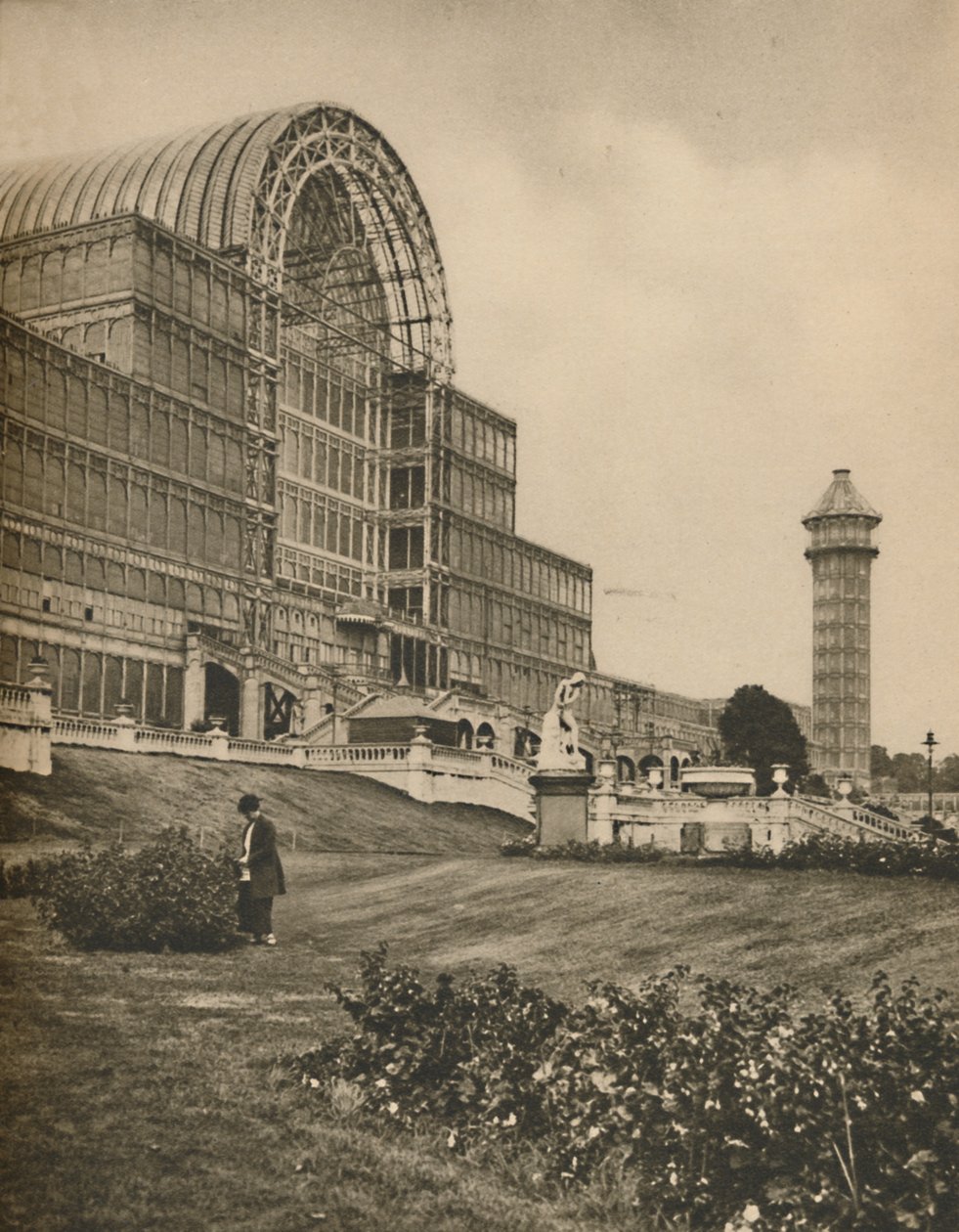 Glass and Girders of the Crystal Palace v Sydenhamu, c1935. od Donald McLeish