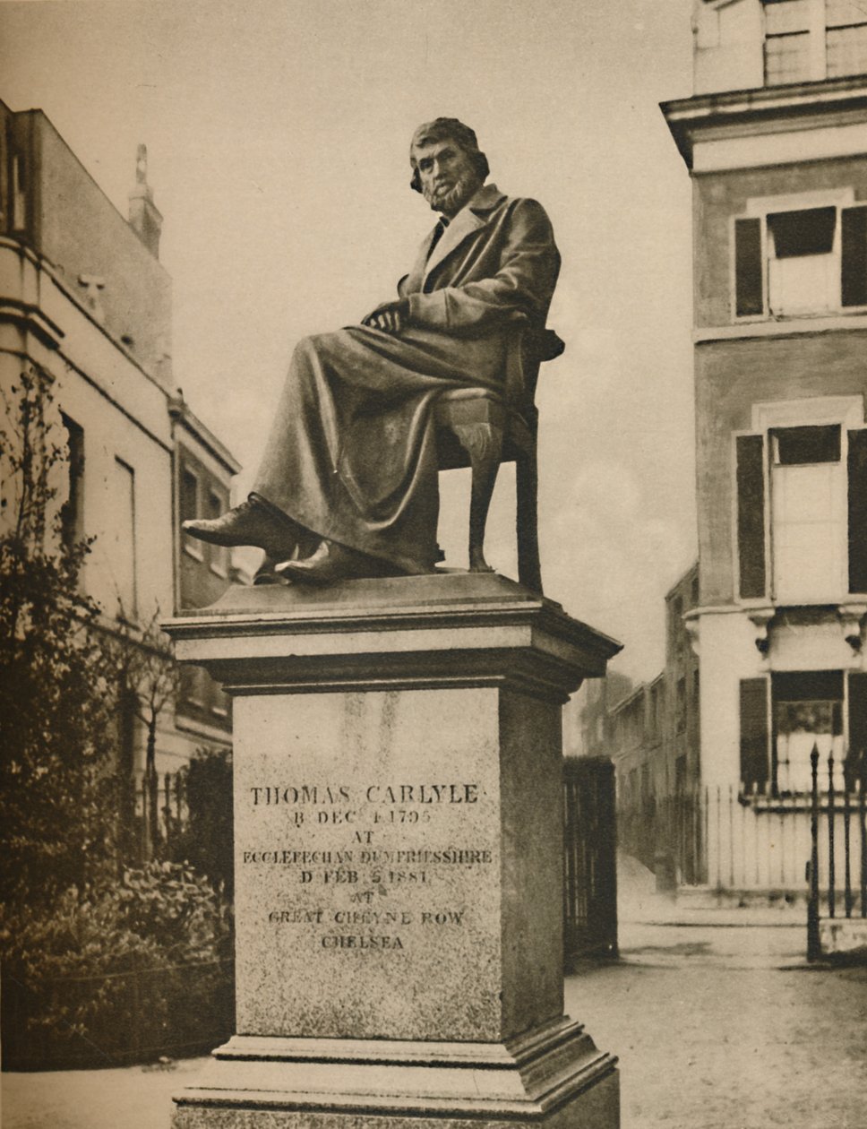 V Cheyne Walk Gardens Thomas Carlyle Eternally Ponders Philosophy, c1935. od Donald McLeish