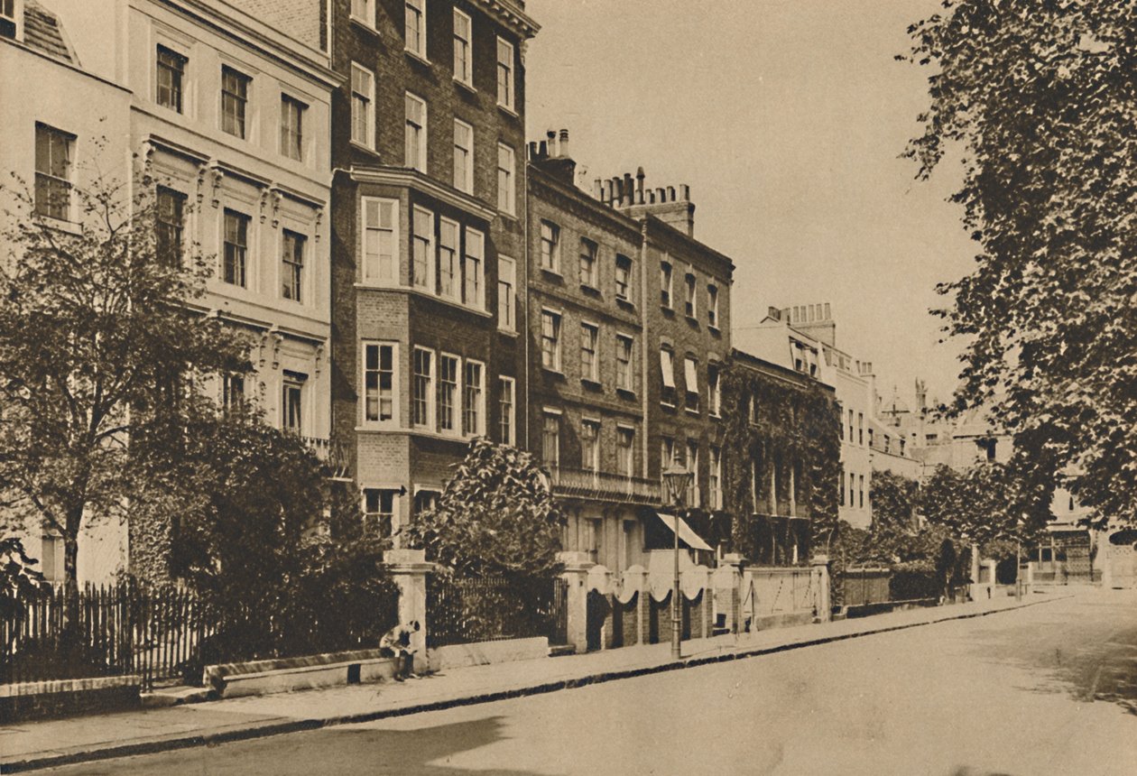 Kensingtonské náměstí, které stále zachovává mír dvou století, c1935. od Donald McLeish