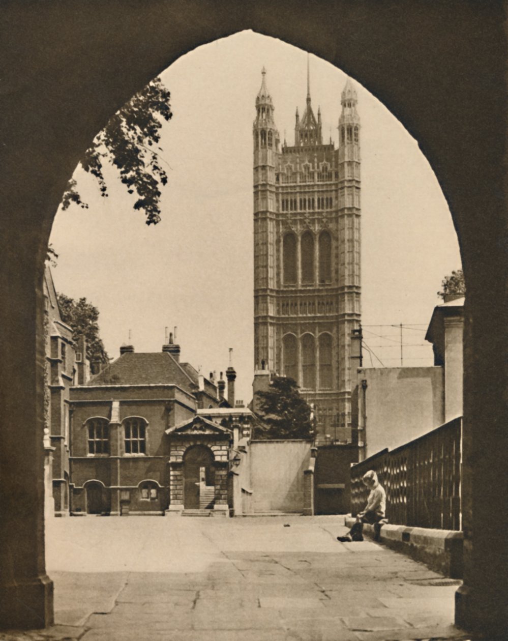 Little Deans Yard ve Westminsteru: Pohled na anglickou veřejnou školu, c1935. od Donald McLeish