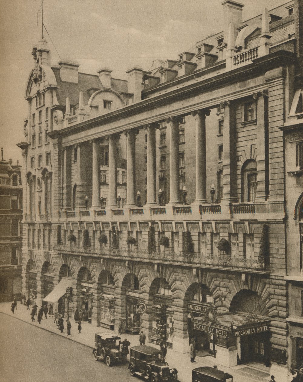 Jižní přední část hotelu Piccadilly, postavený v roce 1908, c1935. od Donald McLeish