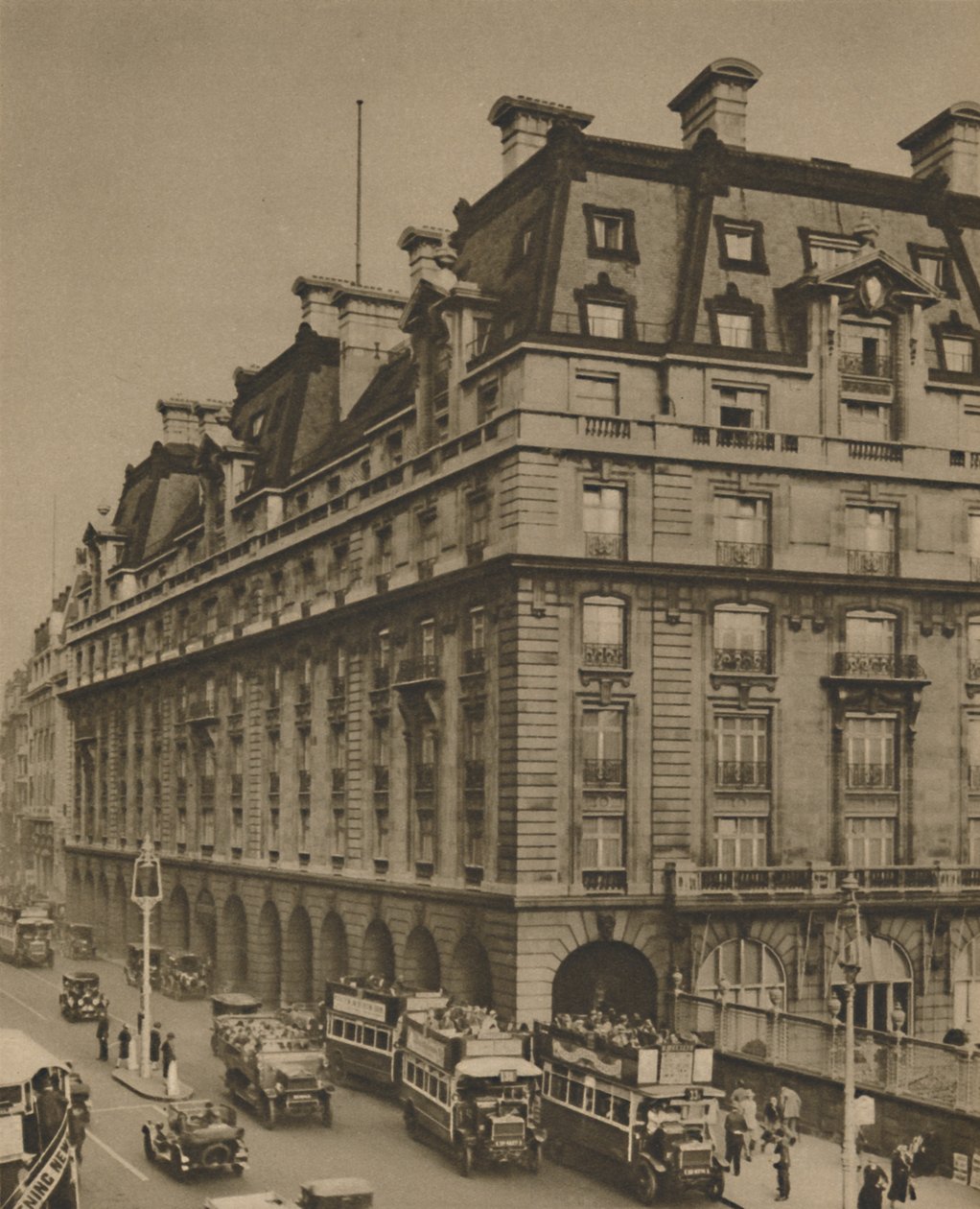 Ritz na místě hotelů mnoha generací, c1935. od Donald McLeish