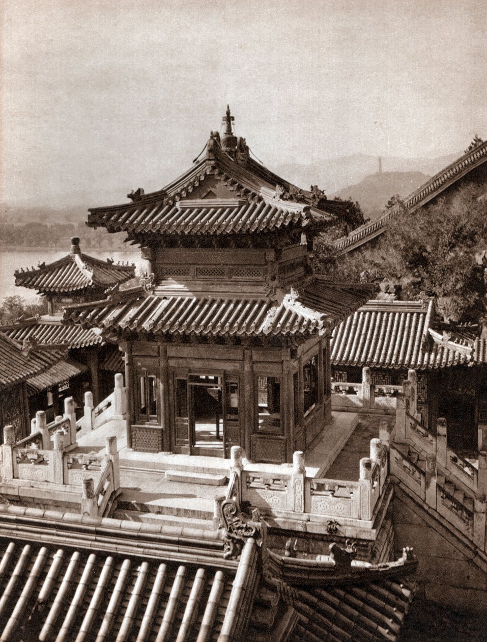 Bronzový pavilon, Sumerský palác, Peking od Donald Mennie