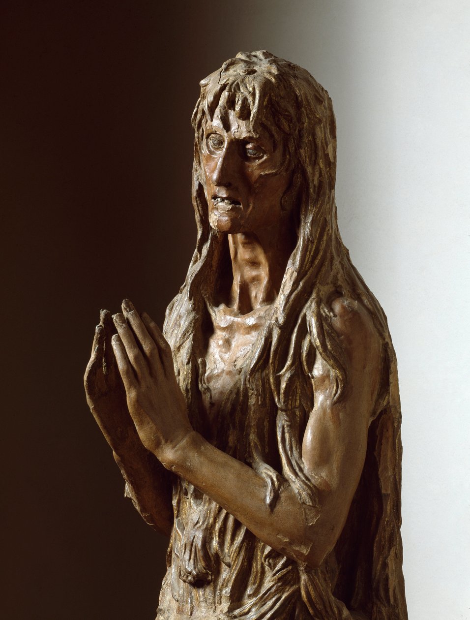 Máří Magdalena. Polychromovaná dřevěná socha od Donatello