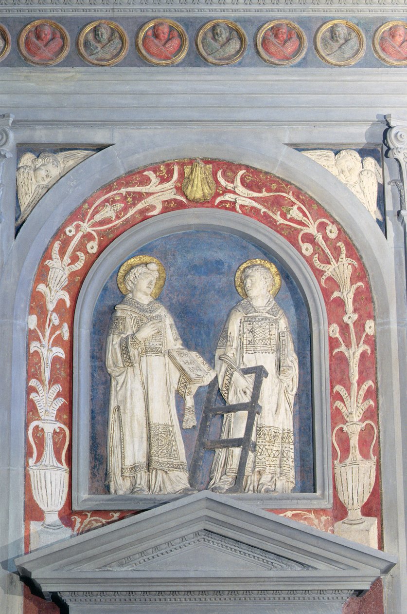 Sv. Vavřince a sv. Štěpán, nízká reliéfní socha nad severními dveřmi, kolem roku 1440 (terakota) od Donatello