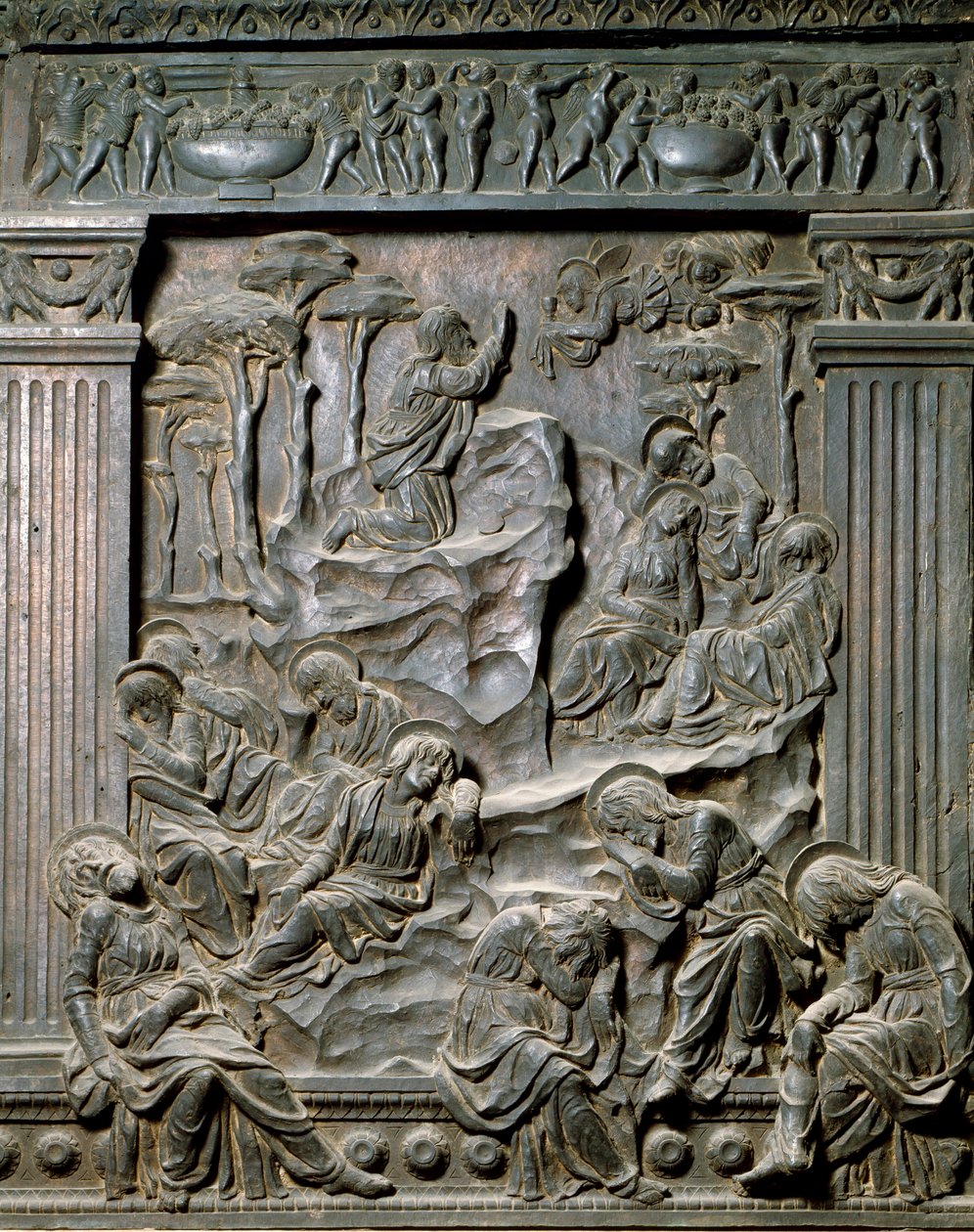 Modlitba na Olivové hoře. Nízký reliéf židle vlevo, cca 1460 od Donatello