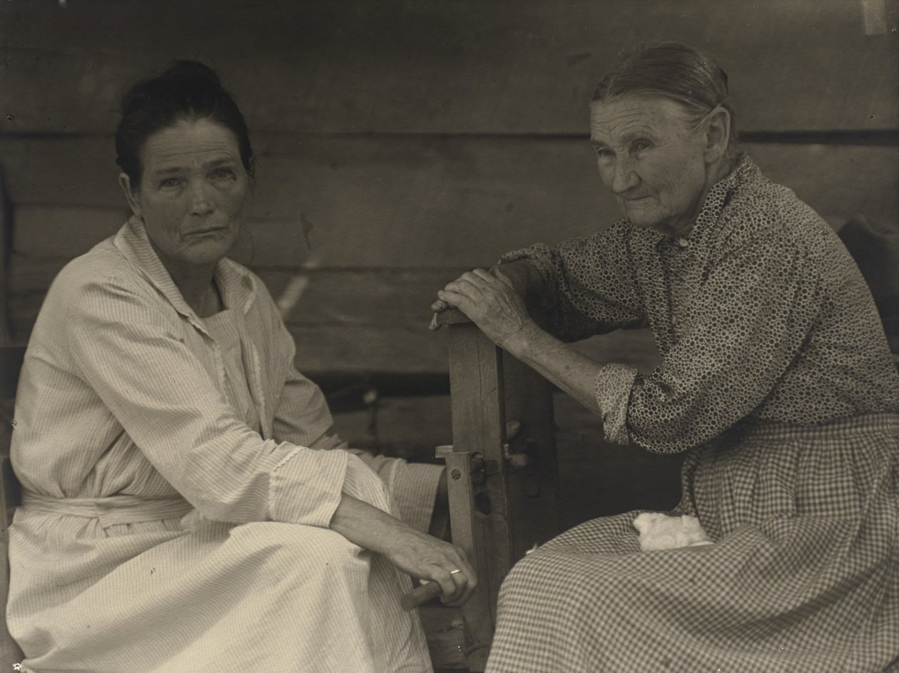 [Arminda, teta Mindy Anderson Curtisová a přítelkyně], 1930-1934 (platinový tisk) od Doris Ulmann