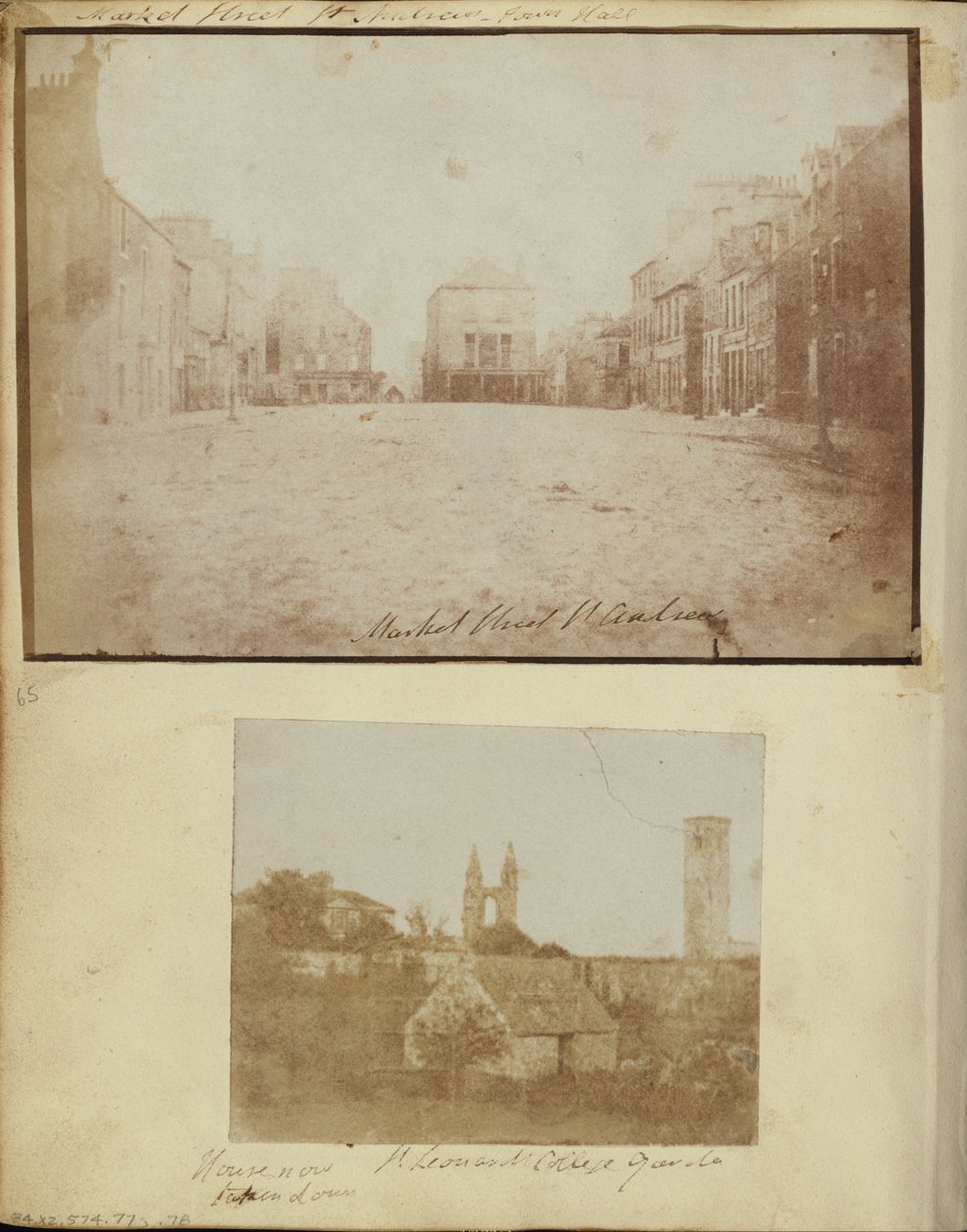 Market Street St. Andrews s Old Tollbooth, při pohledu na západ od Dr. John Adamson