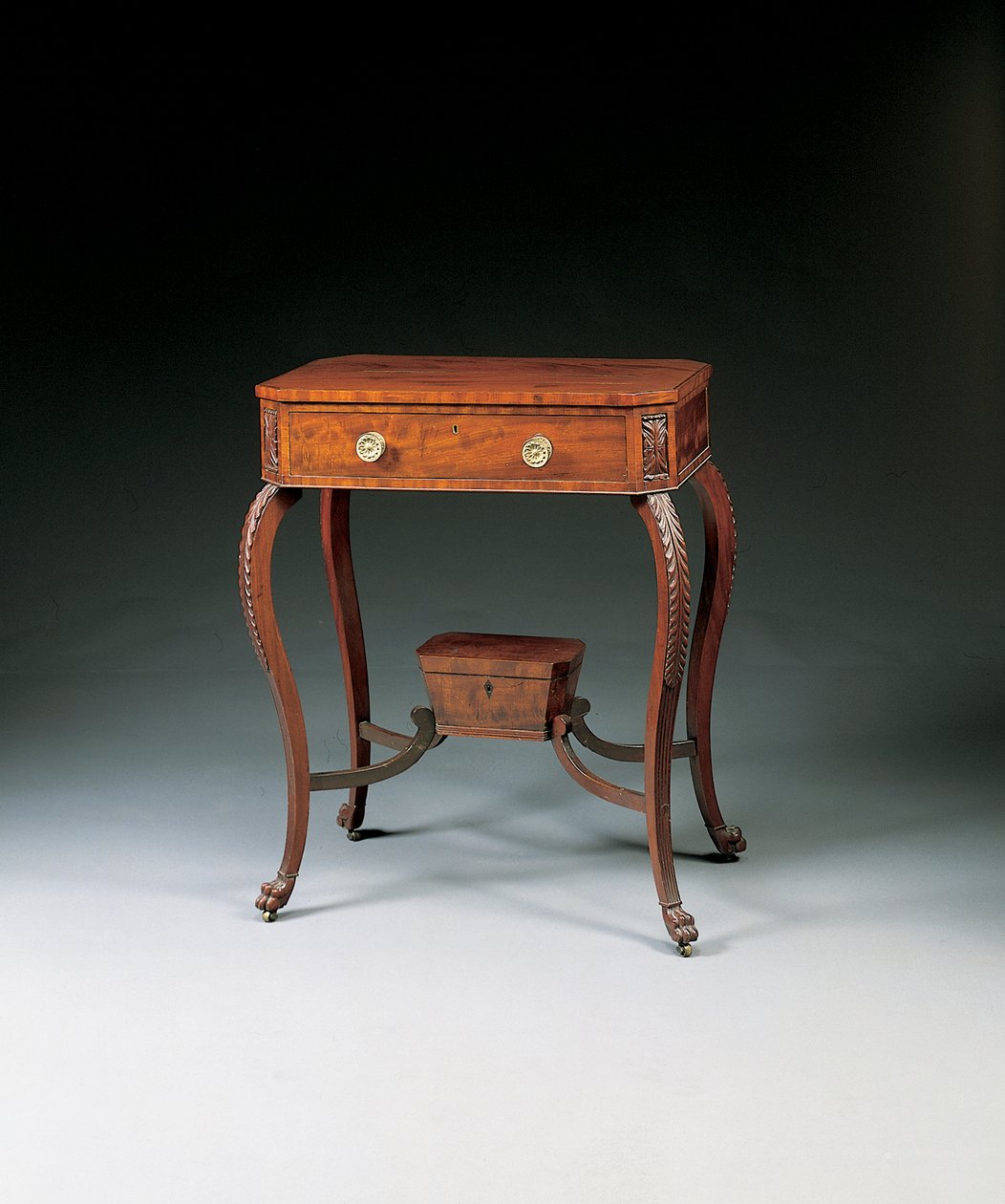 Klasický vyřezávaný pracovní stůl, 1810-20 od Duncan Phyfe