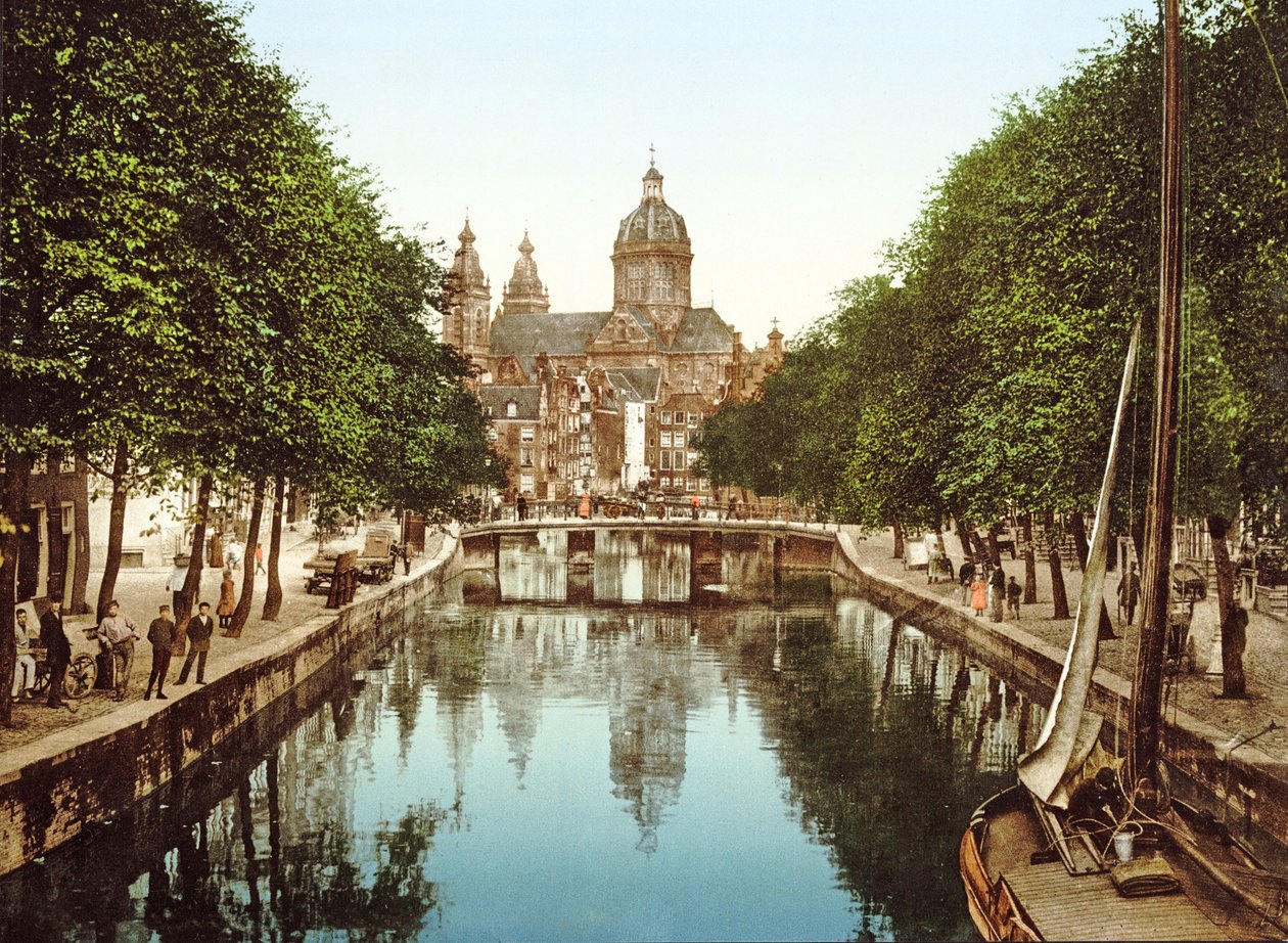 Pohled dolů z Voorburgwalu na baziliku sv. Mikuláše, Amsterdam, hospoda. c.1900 od Dutch Photographer