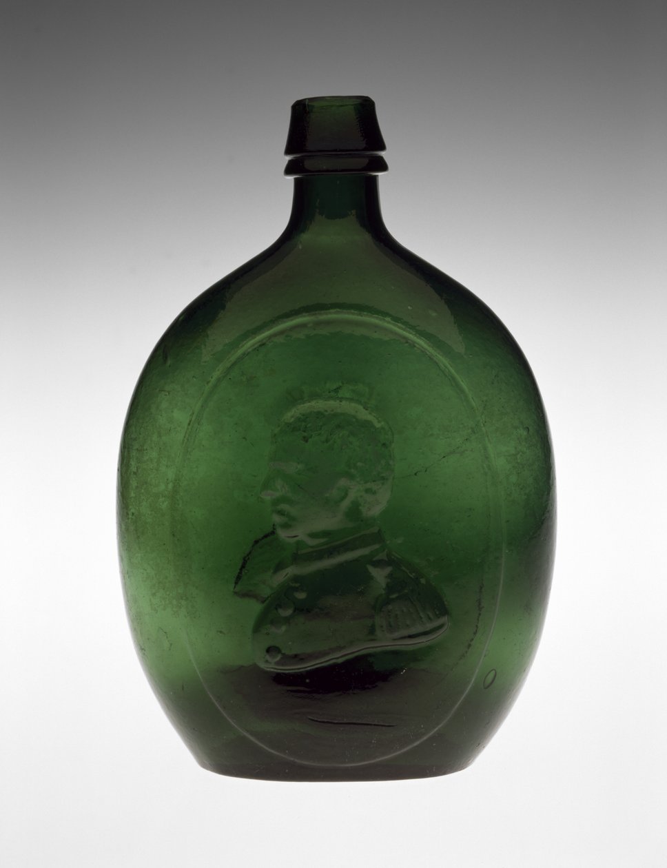 Figurovaná baňka, c. 1847 (bezolovnaté sklo) od Dyottville Glass Works