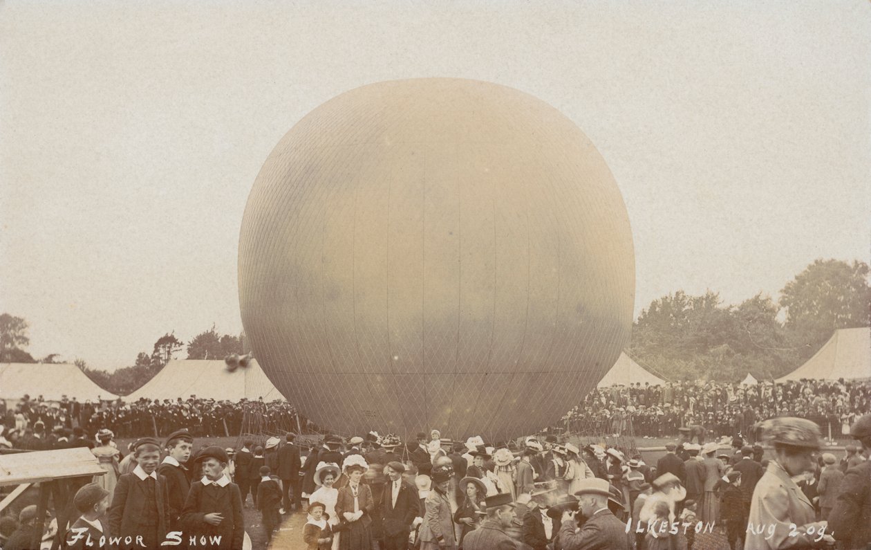 Horkovzdušný balón na Ilkeston Flower Show, Derbyshire, 2. srpna 1909 od EB Turner