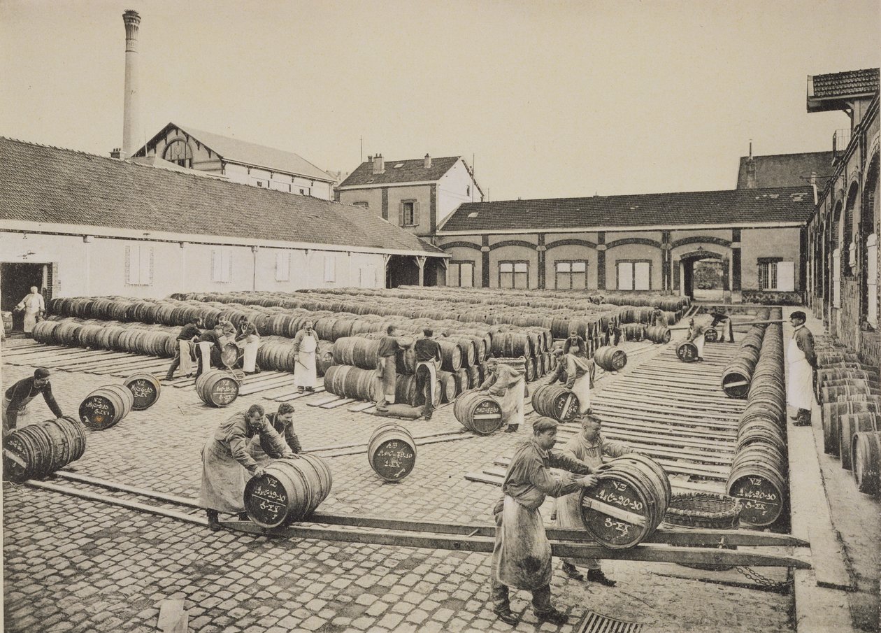 Ukládání vína do sudů, z publikace "La France Vinicole", kterou vydal Moet und Chandon, Epernay (fotolitografie) od E.M. Choque
