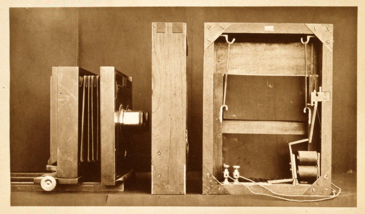 Kamera a zadní část elektrospouště, kterou použil Eadweard Muybridge k natáčení své série 